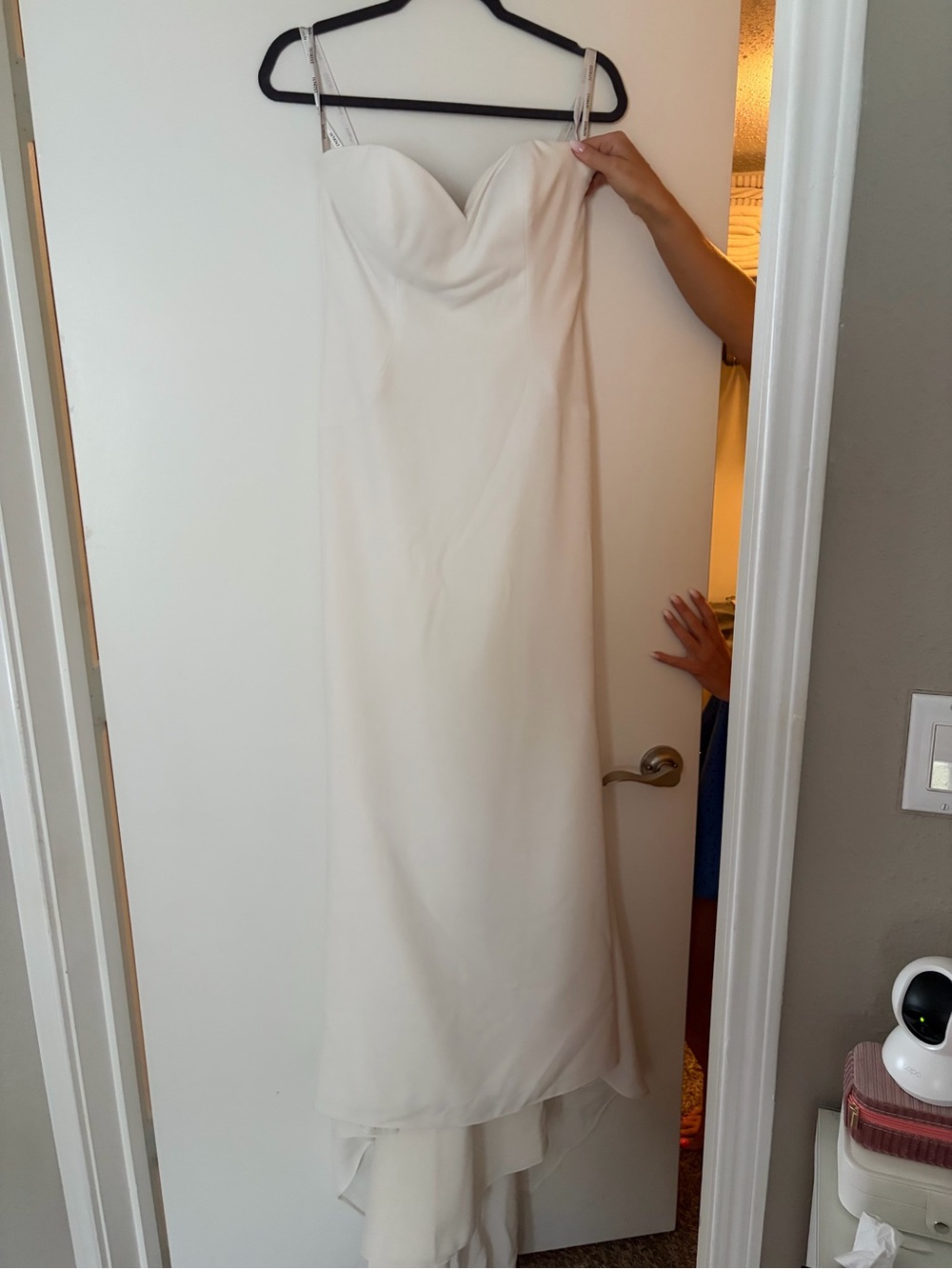 Minimal Ivory Strapless Wedding Gown with Sweetheart Bodice